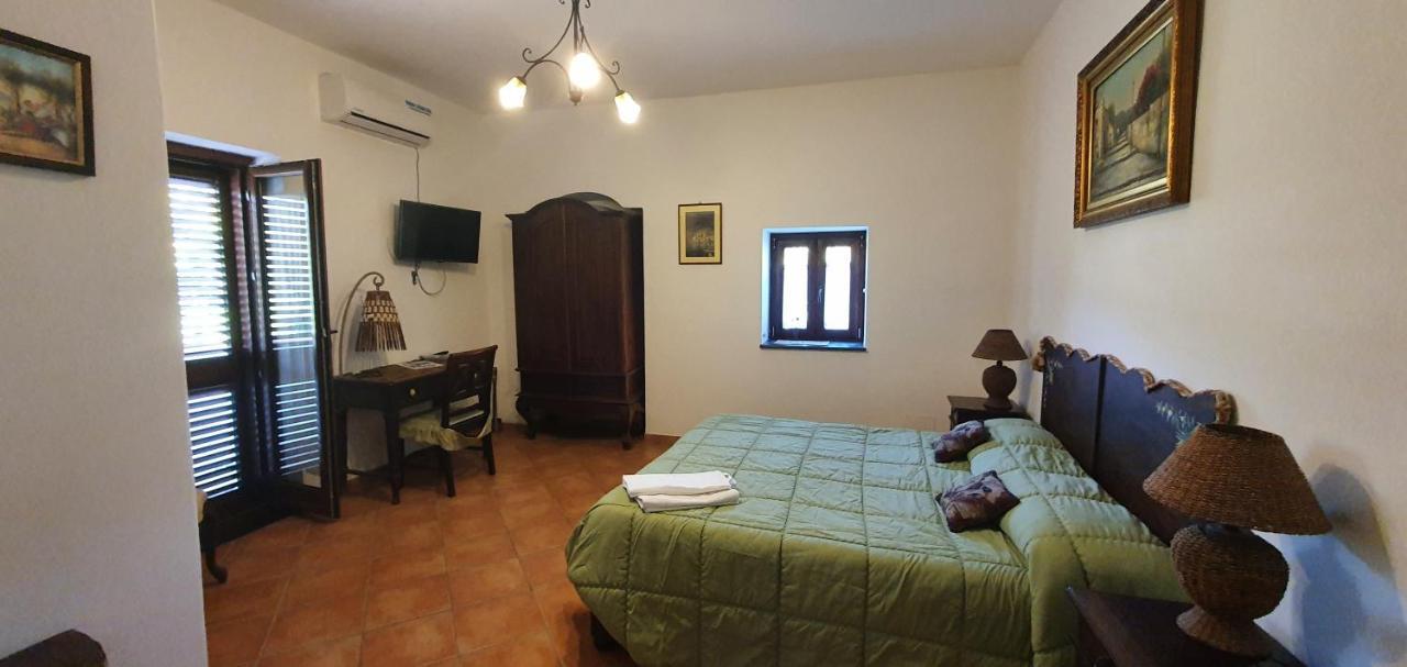 La Cicogna Bed & Breakfast Аджерола Стая снимка